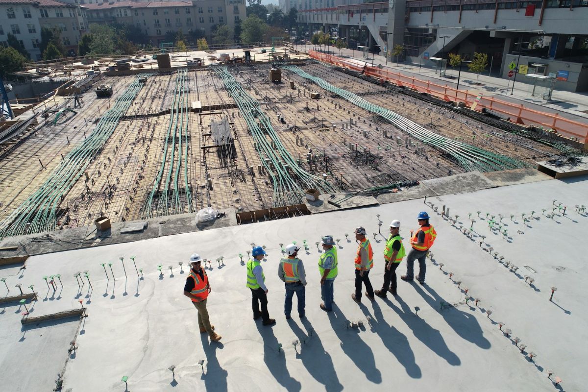 Chi Phí Xây Villa 2026: Bảng Giá Chi Tiết Và 7 Cách Tối Ưu Ngân Sách 3 Dự toán chi phí xây villa 2 tầng tại công trường