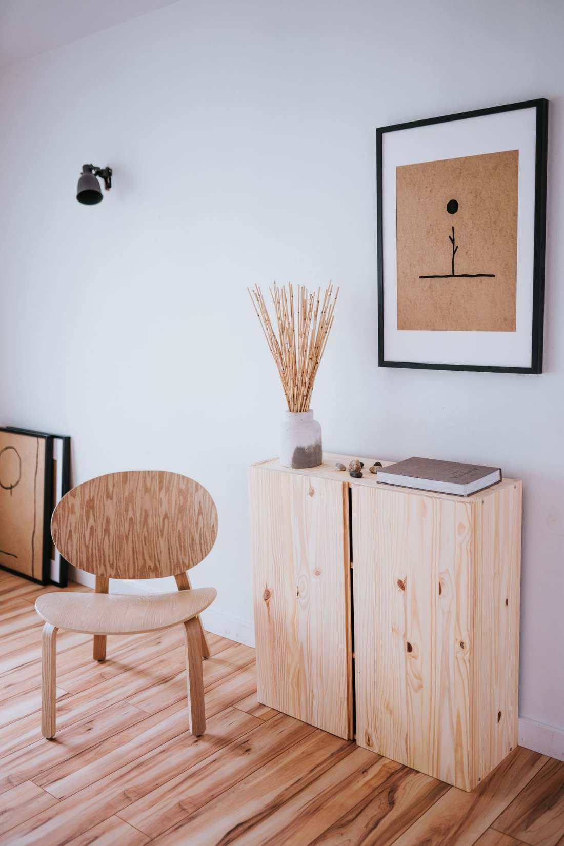 Homestay Phong Cách Nhật: 7 Ý Tưởng Thiết Kế Đẹp Hút Khách 2026 6 Nội thất tối giản Japandi trong homestay phong cách Nhật