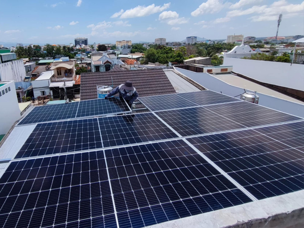 huong dan cach nha pho su dung nang luong mat troi 2