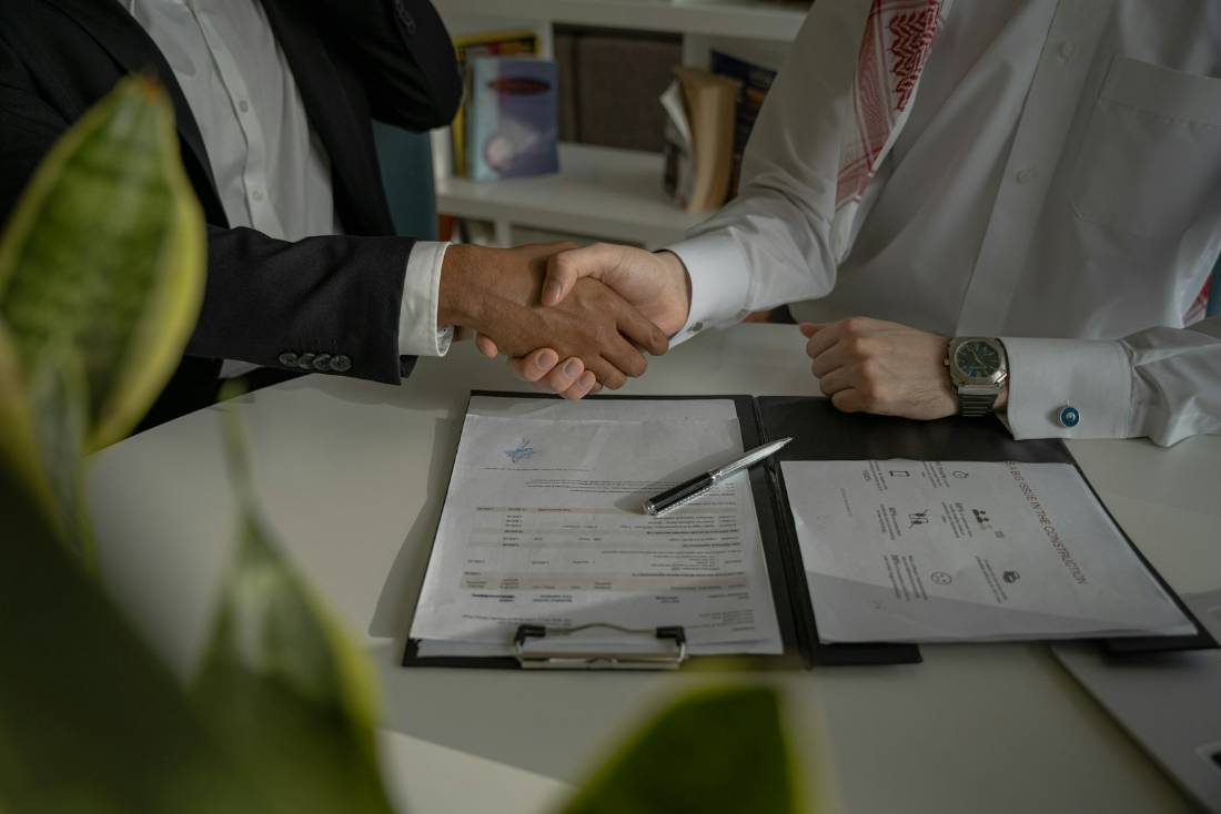 Chủ nhà ký hợp đồng thi công với nhà thầu trước ngày khởi công