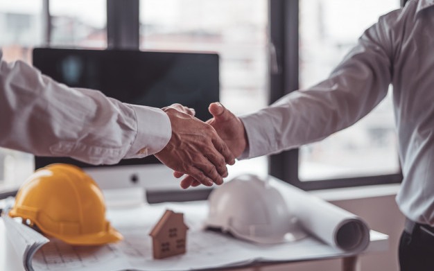 Mâu Thuẫn Khi Xây Nhà Và Giải Pháp Từ Chuyên Gia Giúp Giữ Tiến Độ 4 Bắt tay thỏa thuận hợp đồng để giảm mâu thuẫn khi xây nhà