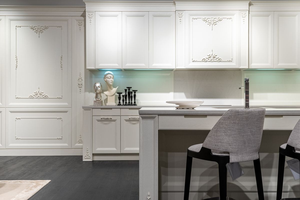 Nội thất Modern Classic khu bếp ăn tông trắng thanh lịch