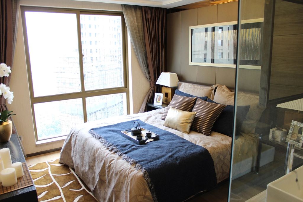 Thiết Kế Căn Hộ 90m2: 5 Nguyên Tắc Vàng Và Gợi Ý Bố Trí Đẹp 2026 4 Phòng ngủ master căn hộ 90m2 view kính lớn