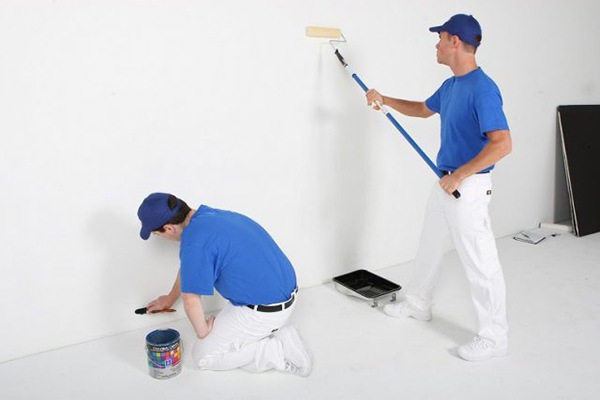 Sơn Tự Làm Mát Biệt Thự: Giải Pháp Nano Giảm Nhiệt Đột Phá 3 Thi công lớp sơn tự làm mát biệt thự cho tường trong nhà