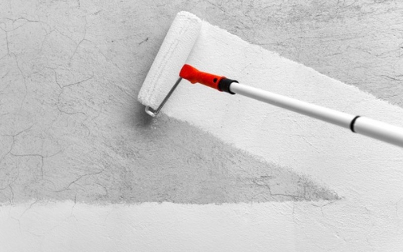 Sơn Tự Làm Mát Biệt Thự: Giải Pháp Nano Giảm Nhiệt Đột Phá 4 Lăn sơn tự làm mát biệt thự trực tiếp lên tường nóng nứt