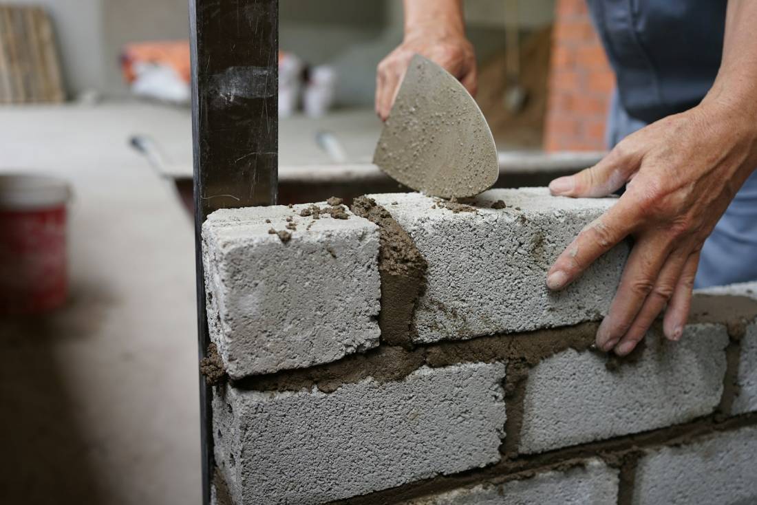 Tập kết vật tư và vật liệu xây dựng trước ngày khởi công