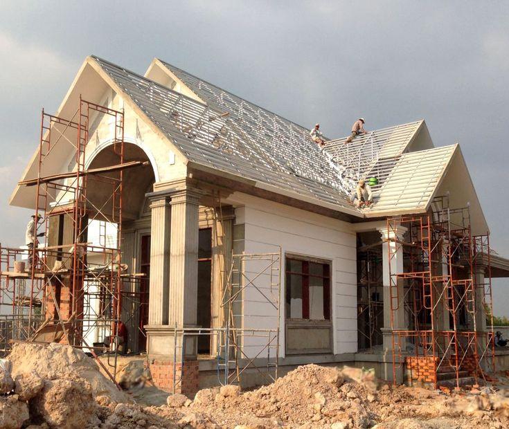 5 Tiêu Chuẩn Thi Công Nhà Phố Hay Bị Bỏ Qua Khi Xây Dựng 4 Thi công khung mái nhà phố bằng thép nhẹ