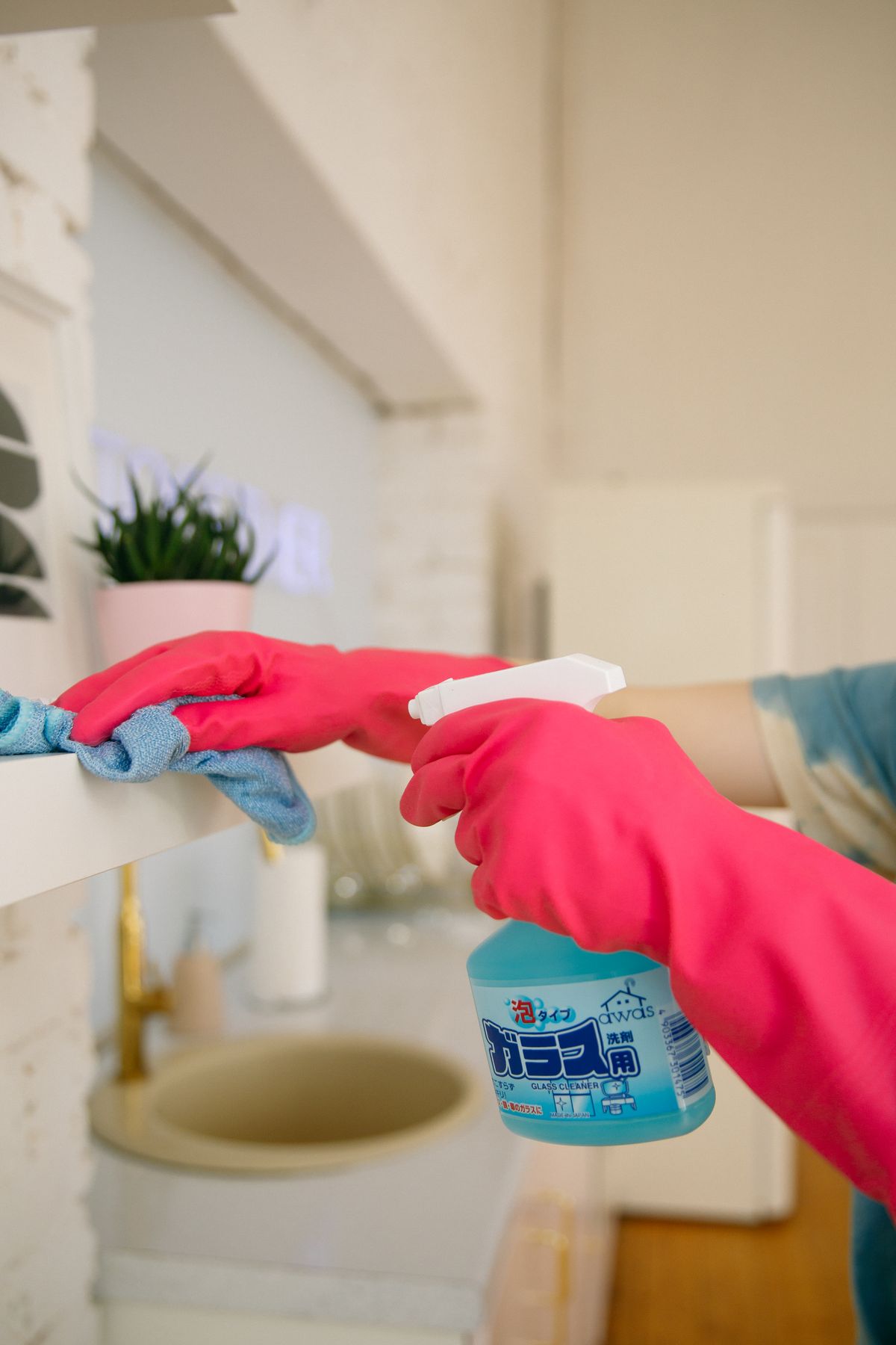 Vệ sinh tổng thể nhà mới sạch sẽ trước khi vào ở